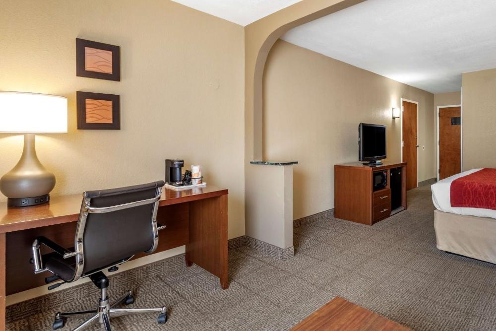Comfort Inn Biltmore West Image 11