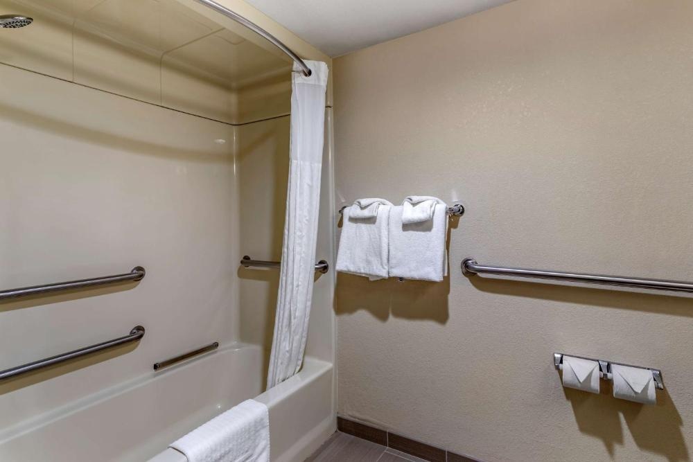 Comfort Inn Biltmore West Image 22